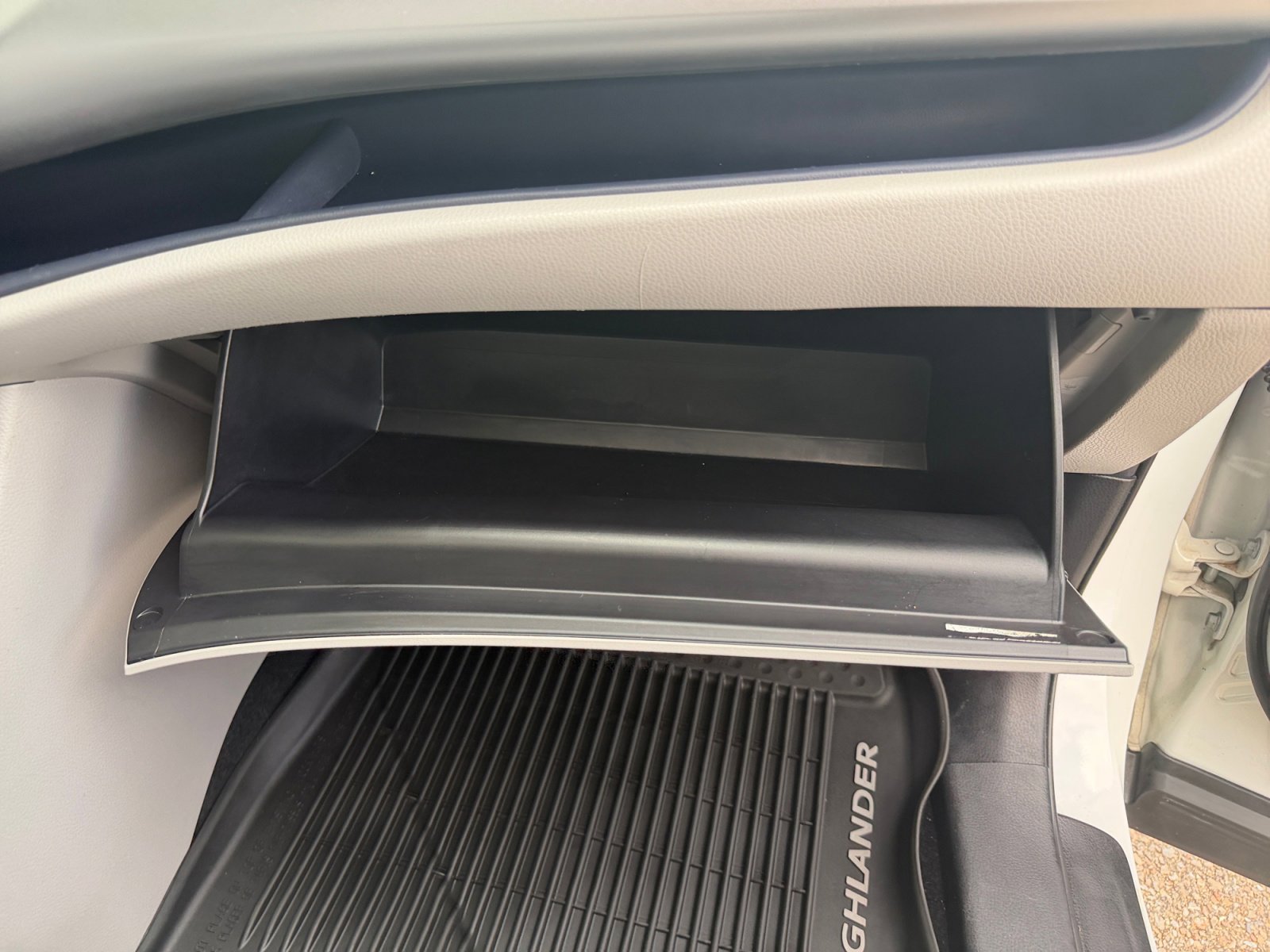 Used 2017 Blizzard Pearl Toyota XLE image 32