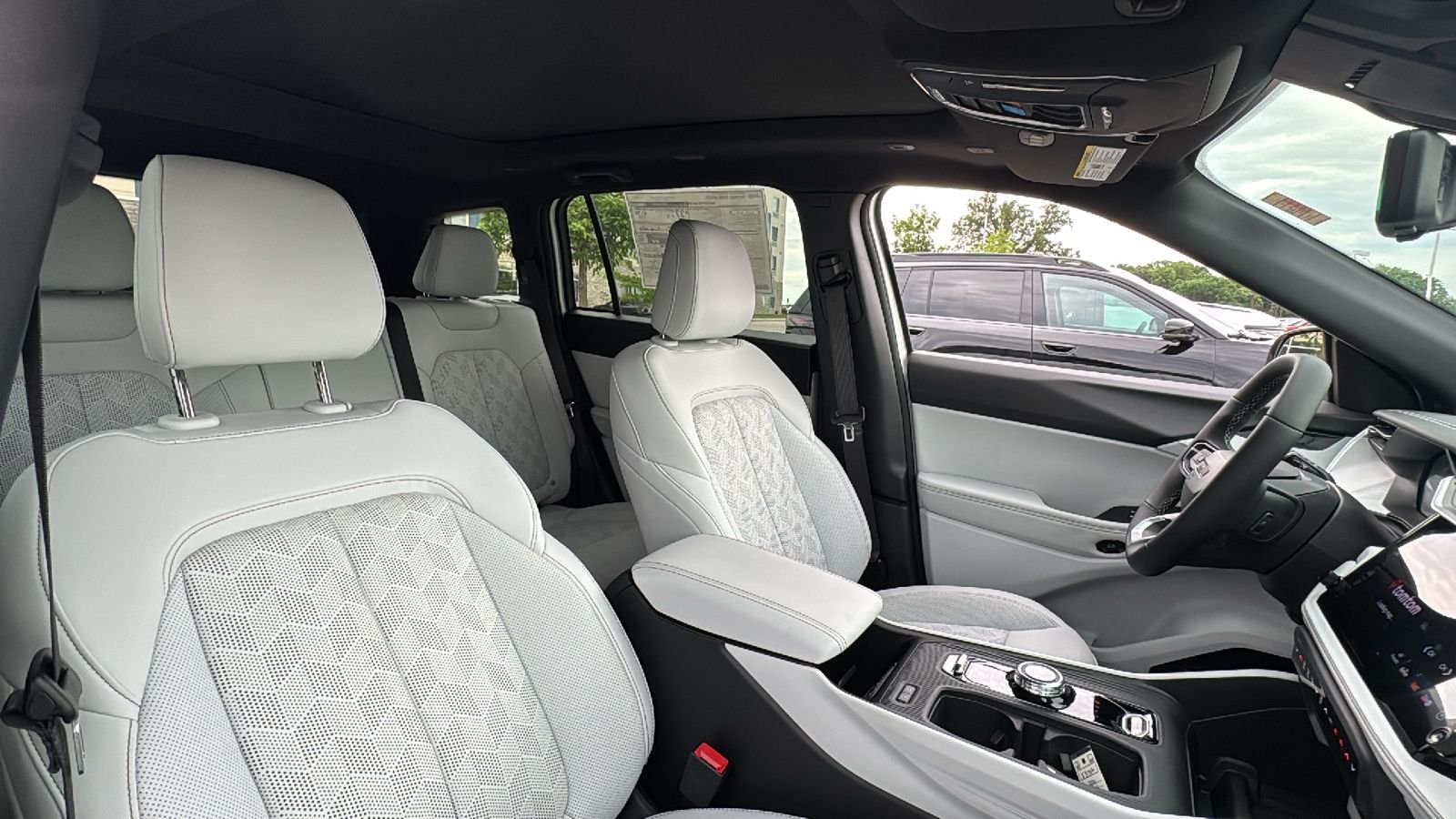 New 2026 Bright White Clear-Coat Exterior Paint Jeep Overland image 18