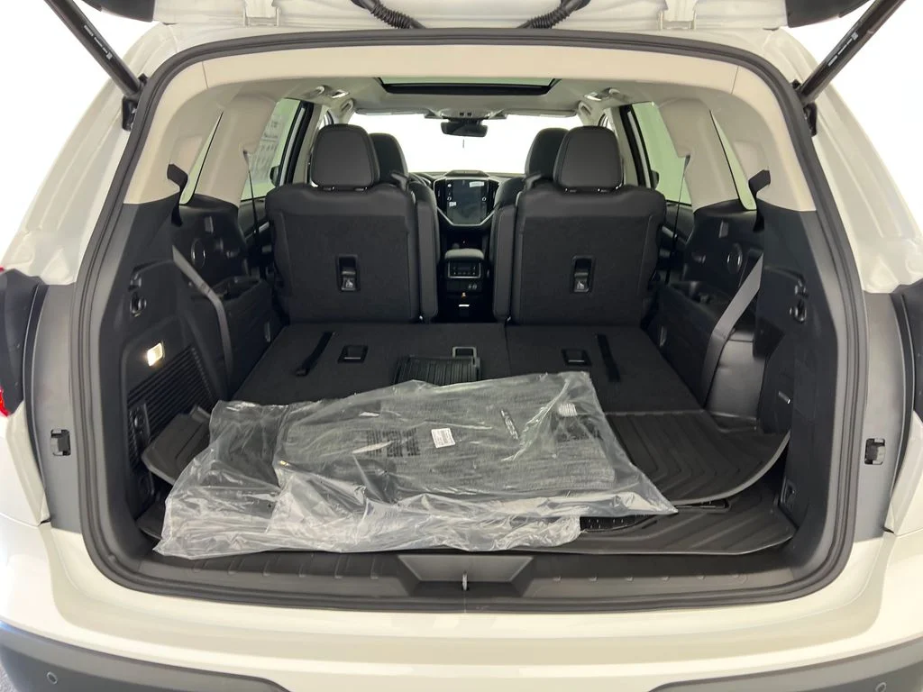 New 2026 CRYSTAL WHITE PEARL Subaru Limited 7-Passenger image 25