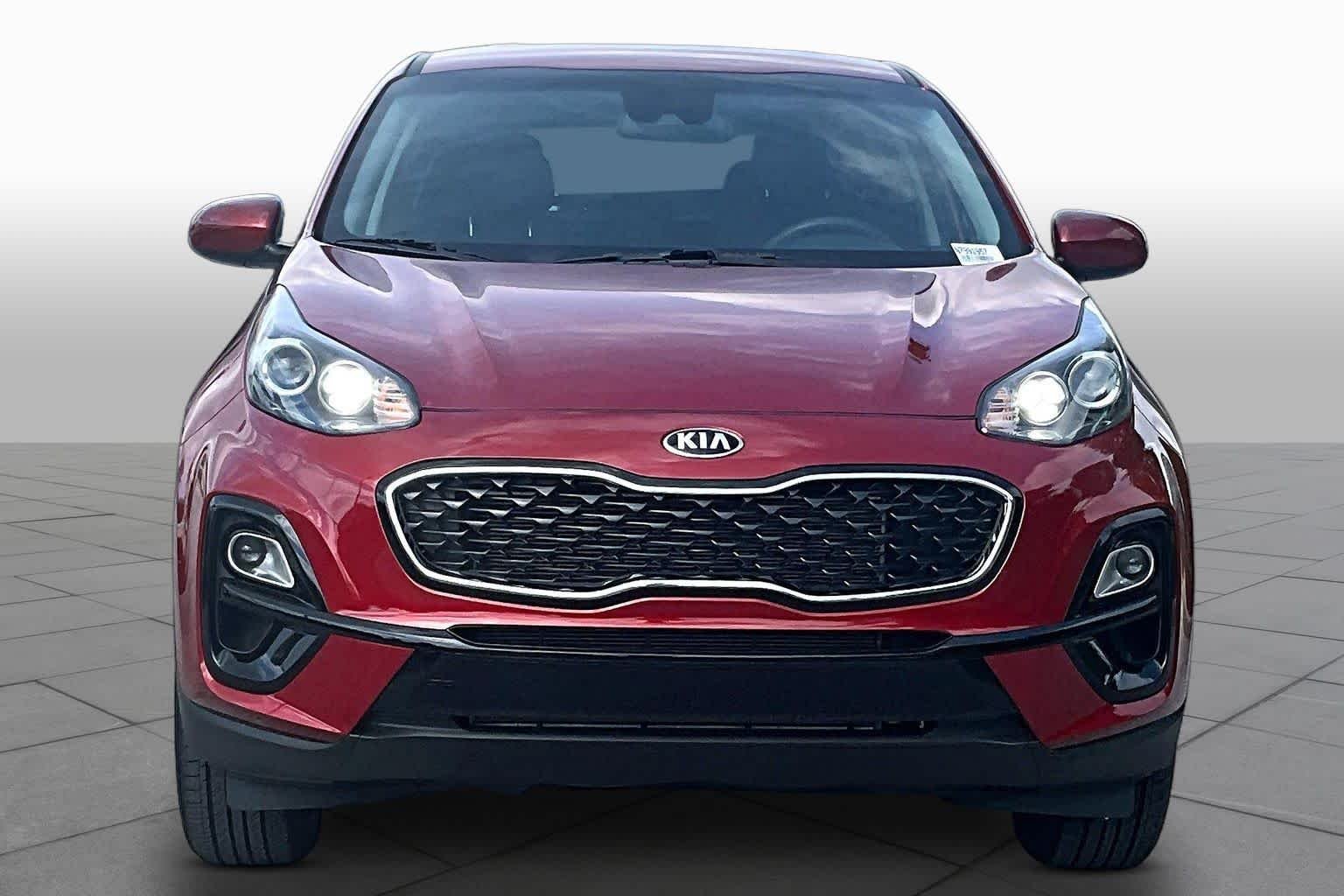 Used 2022 Hyper Red Kia LX image 4