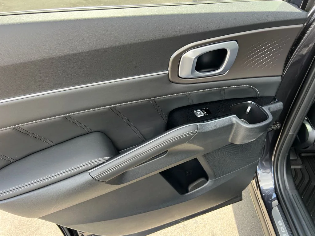 2025 Kia Sorento SX - Photo 16