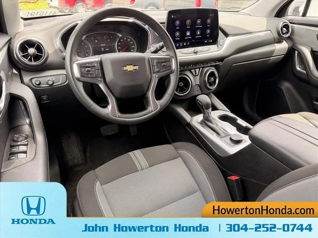 Used 2025 White Chevrolet LT image 11