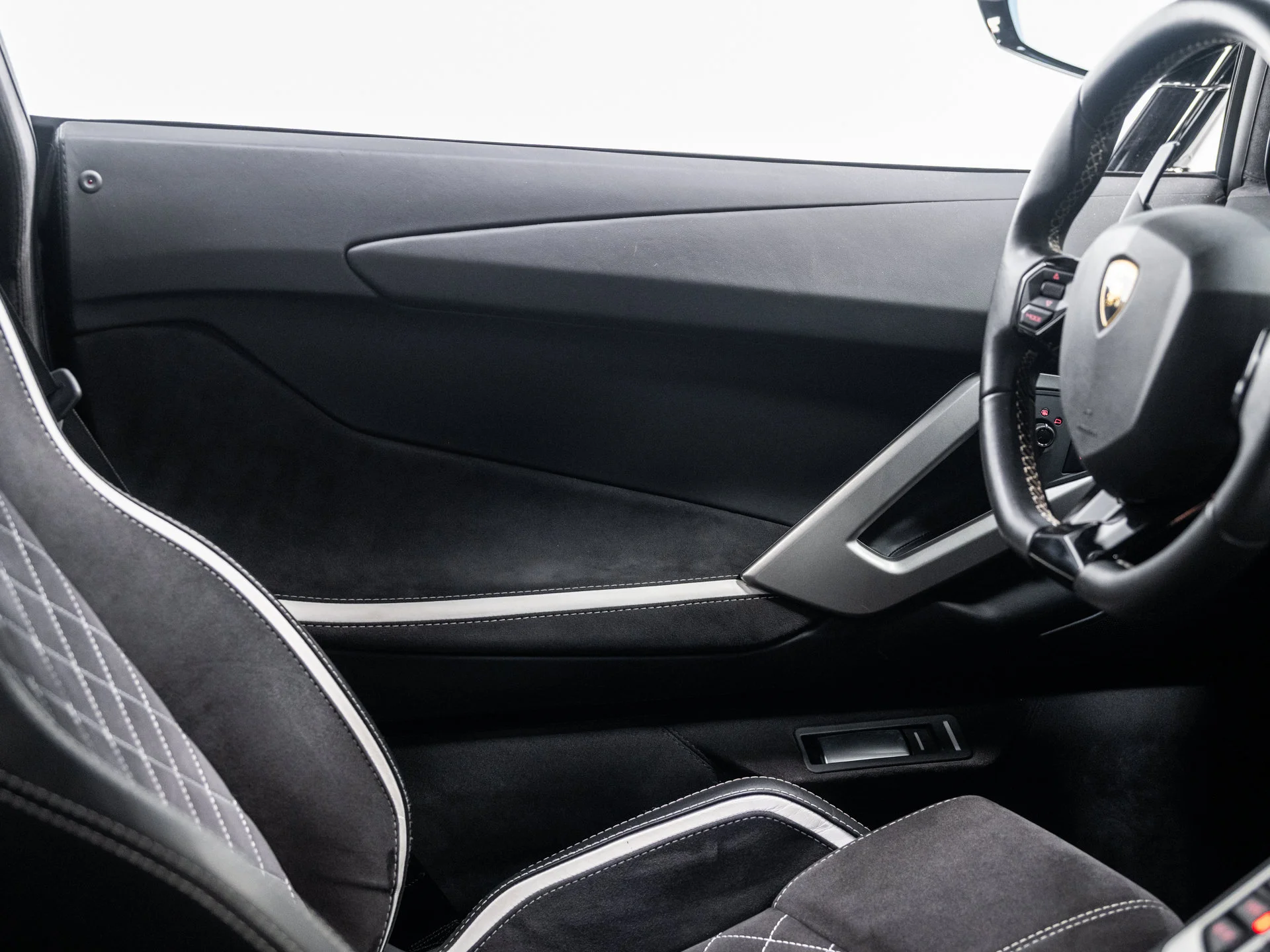Used 2018 Bianco Isis Lamborghini  image 35