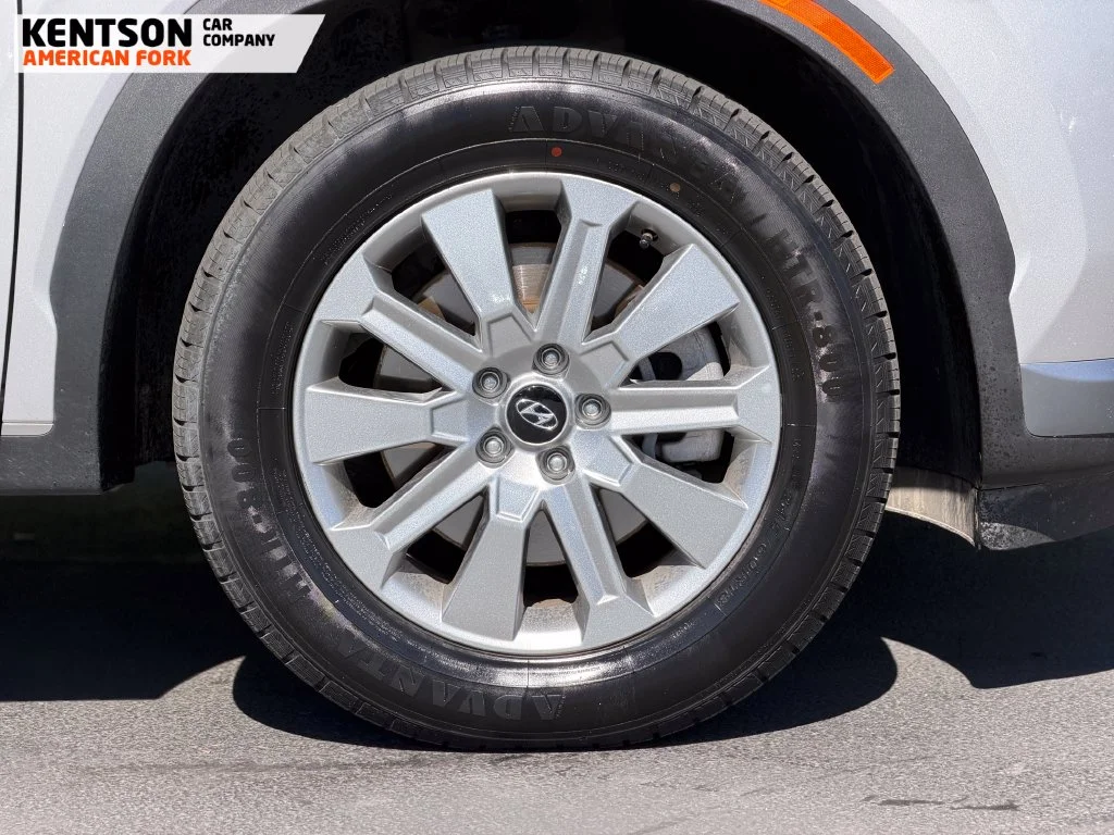 Used 2025 Silver Hyundai SEL image 12