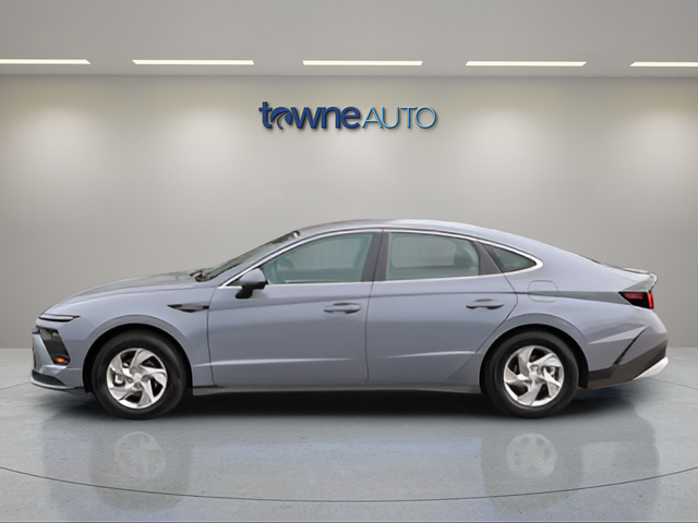 Used 2026 Blue Hyundai SE image 3