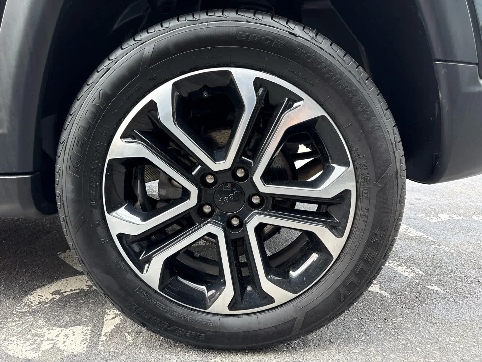 Used 2023 Diamond Black Crystal Pearlcoat Jeep Limited image 12