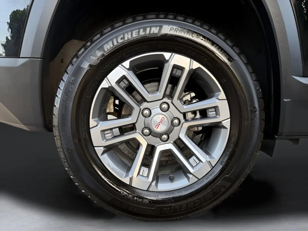 Used 2026 Ebony Twilight Metallic GMC Elevation image 35