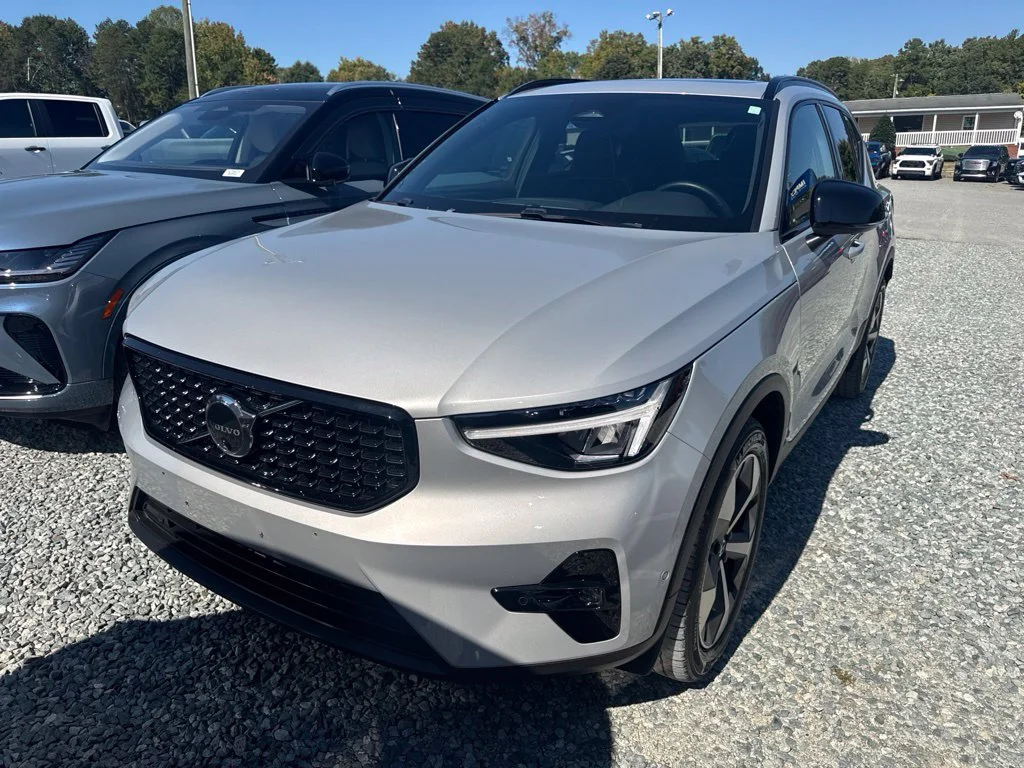 2025 Volvo XC40