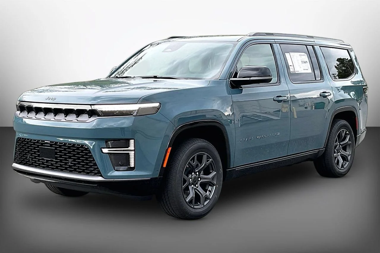 New 2026 Steel Blue Jeep Limited Altitude image 4