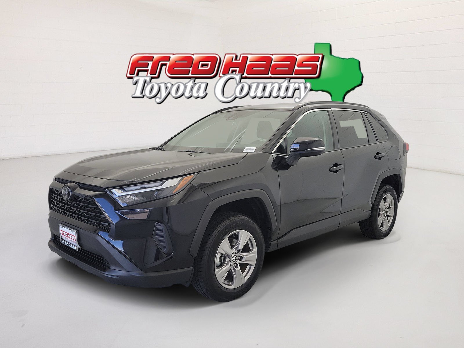 Used 2025 Midnight Black Metallic Toyota XLE image 1