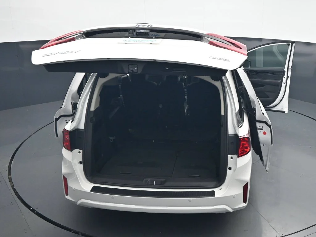 New 2027 Platinum White Pearl Honda Touring image 61