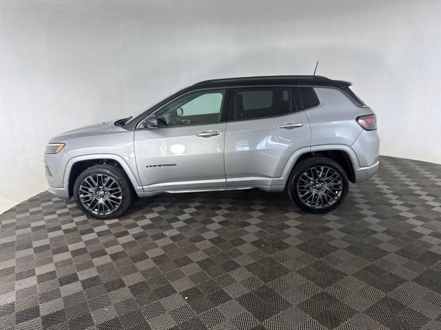 Used 2022 Silver Jeep Limited image 8