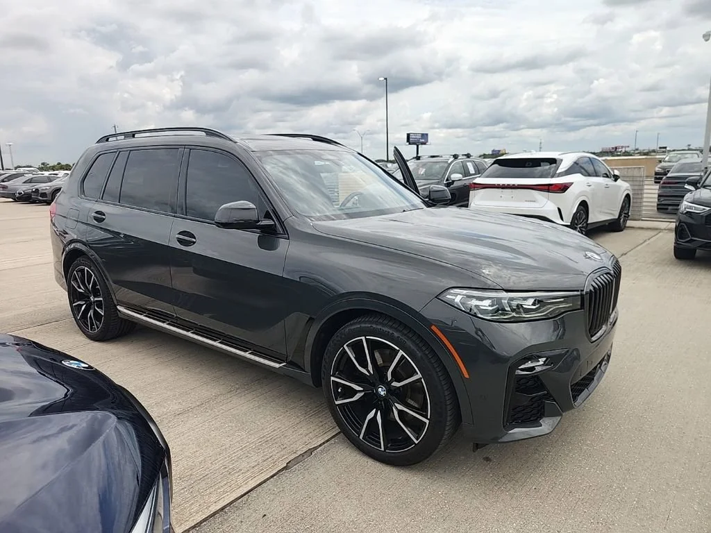2022 BMW X7 xDrive40i's photo