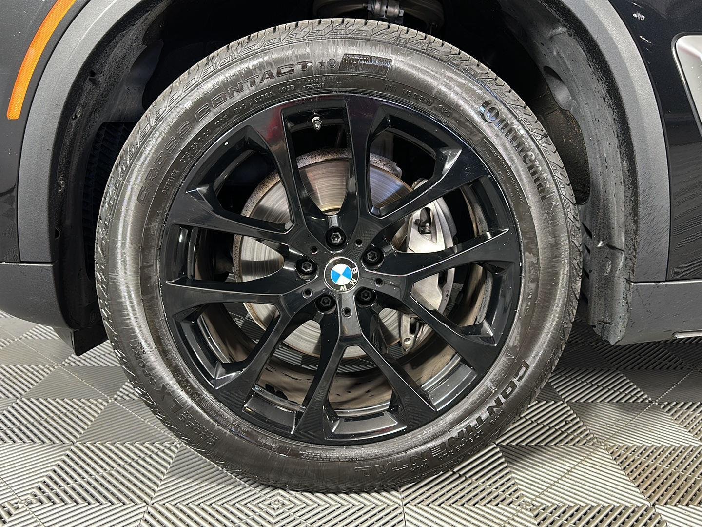 Used 2024 Black Sapphire Metallic BMW xDrive40i image 9