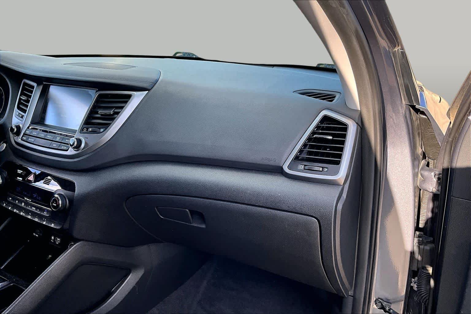 Used 2017 Coliseum Gray Hyundai Limited image 18