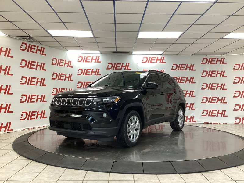 Used 2022 Black Jeep Latitude Lux image 3