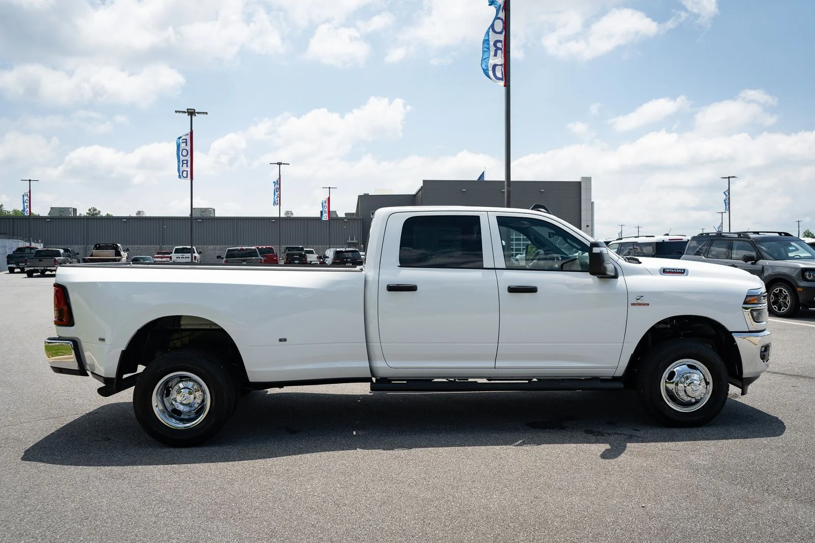 New 2026 Bright White Clear-Coat Exterior Paint RAM Tradesman image 11