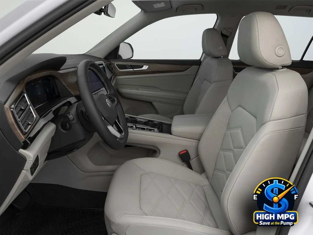 Used 2024 White Volkswagen 2.0T SE w/Technology image 19