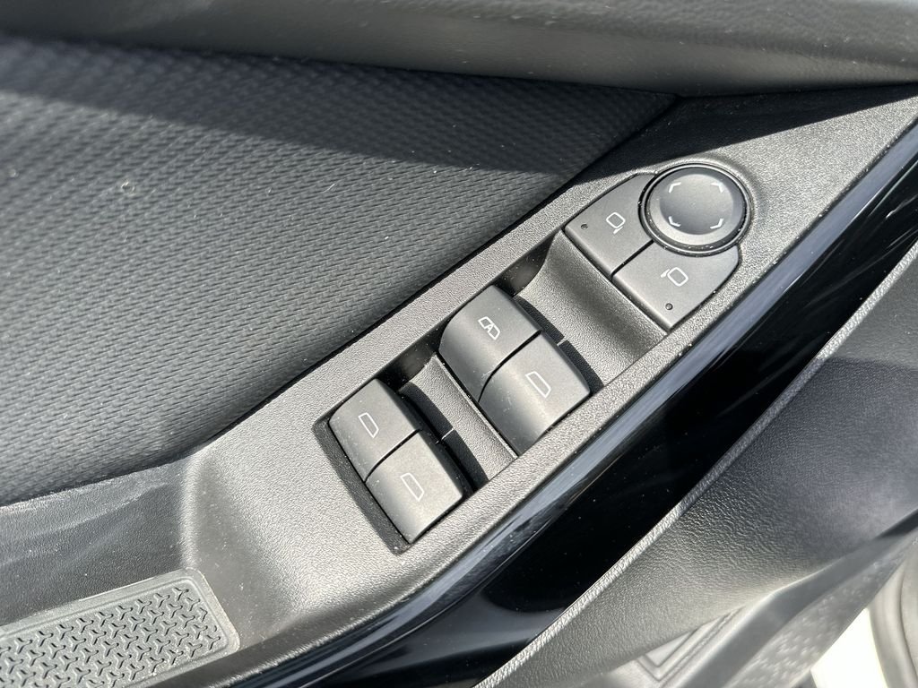 Used 2025 White Chevrolet LT image 19