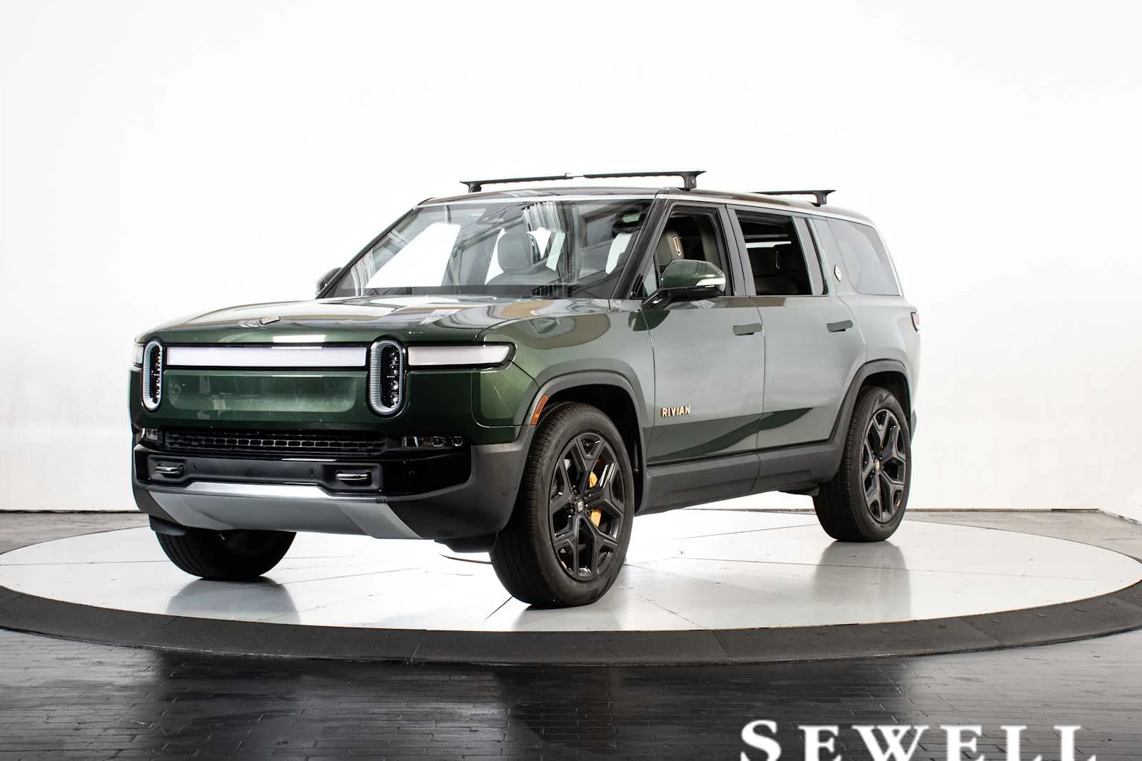 2023 Rivian R1S Adventure Quad-Motor Large Pack's photo