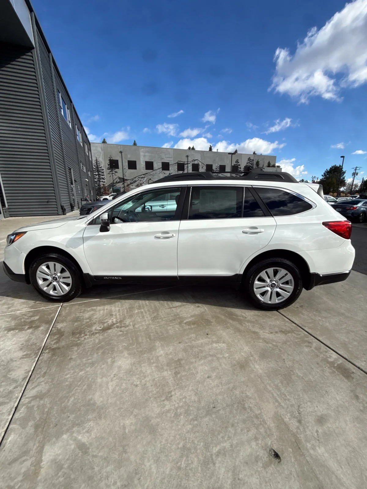 Used 2016 Crystal White Pearl Subaru 2.5i Premium image 8