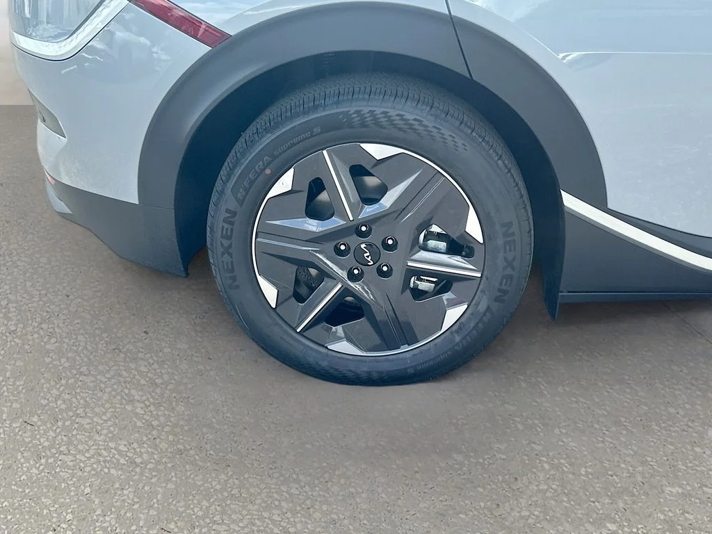 New 2026 Wolf Gray Kia LIGHT image 30