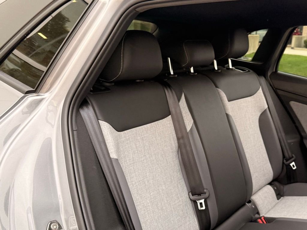 New 2025 Silver Mist Metallic Volkswagen Pro image 29