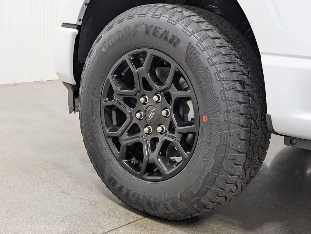 New 2026 Oxford White Ford XLT image 2