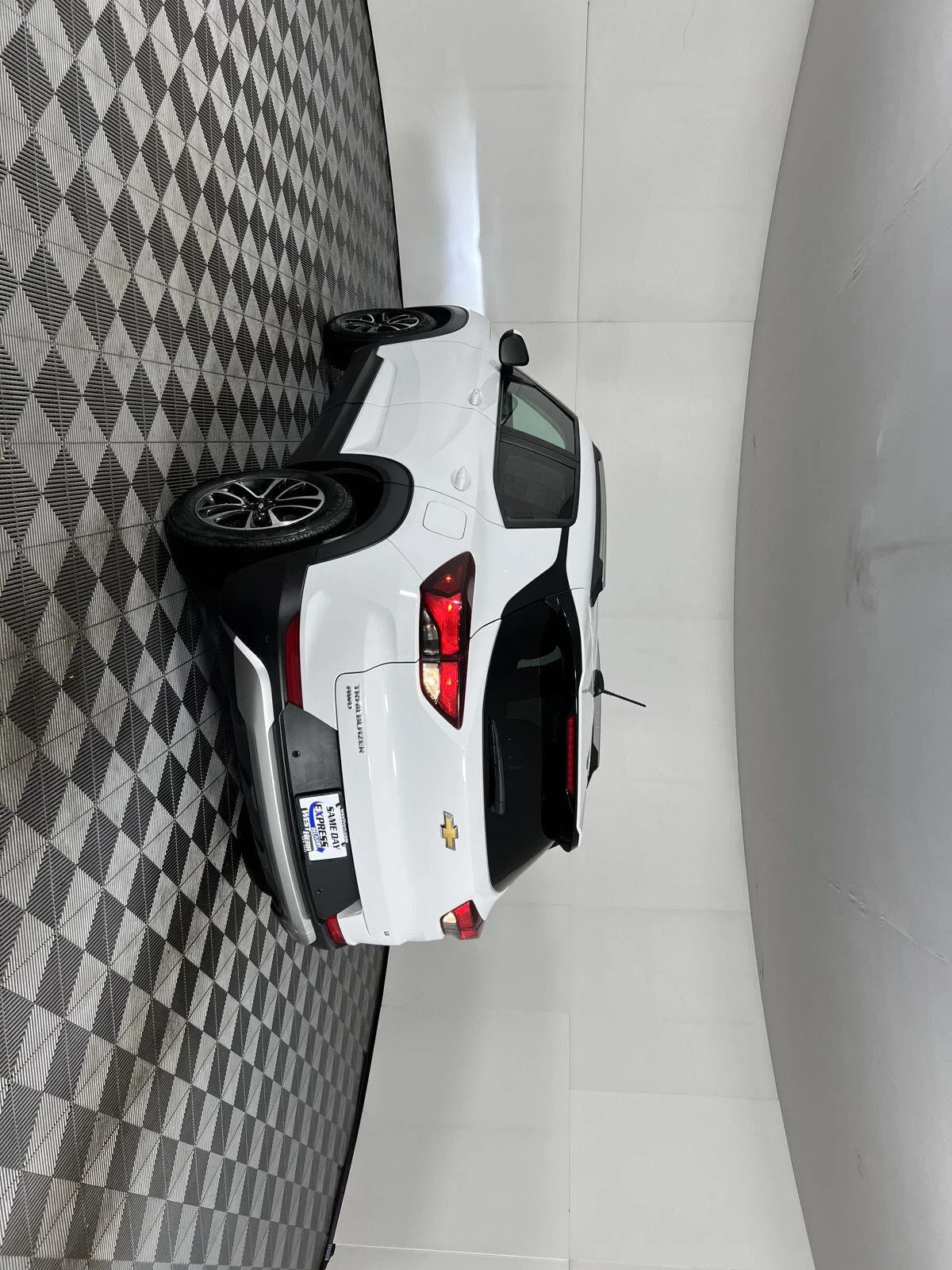 Used 2024 Summit White Chevrolet LT image 22