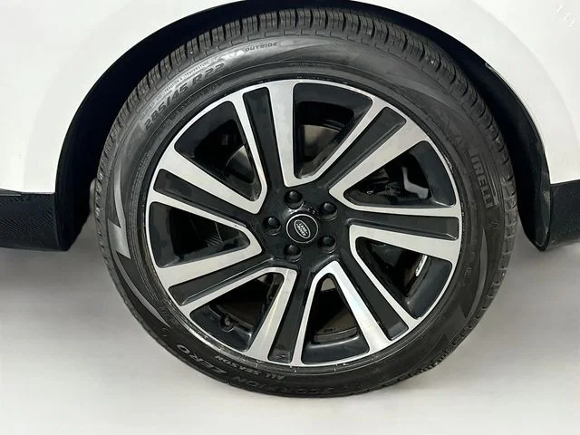 Certified Used 2023  Land Rover SE image 33