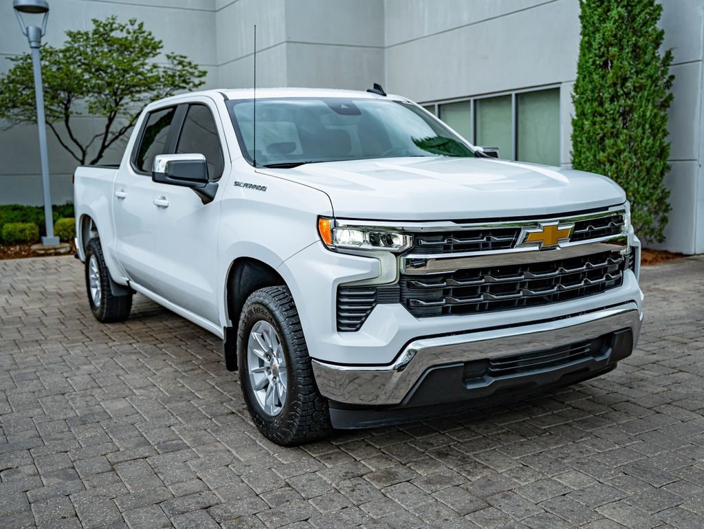 Used 2023 Summit White Chevrolet LT image 3
