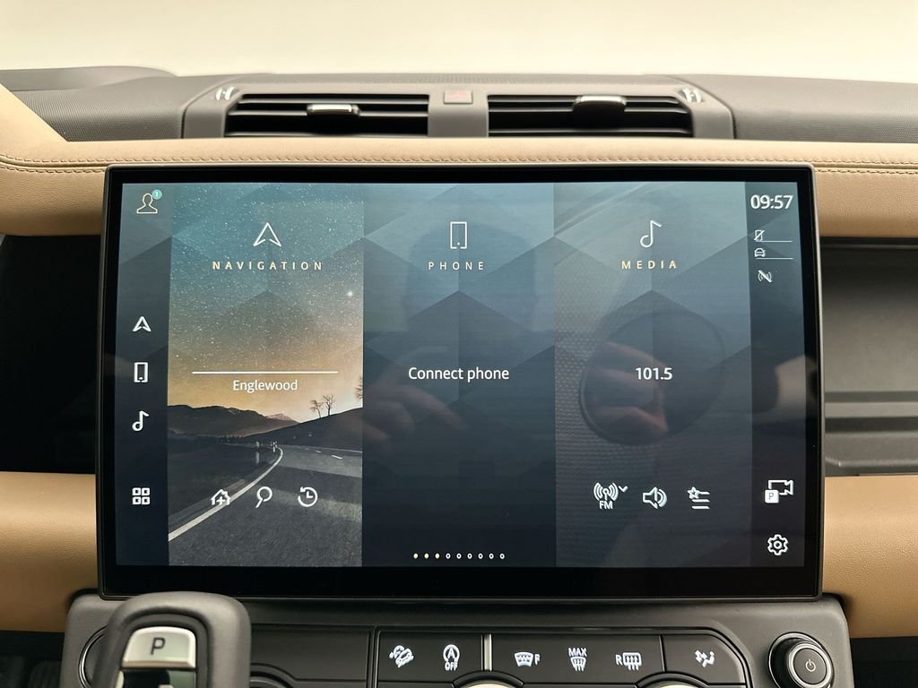 New 2026 Santorini Black Land Rover X-Dynamic SE image 15