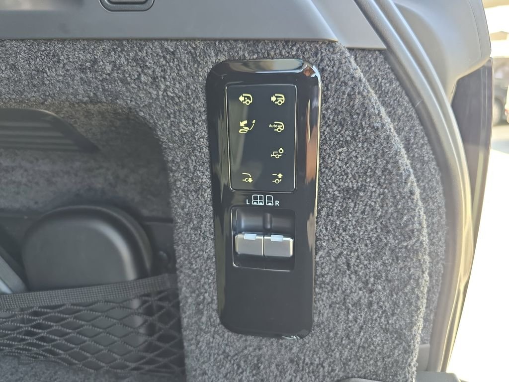 Certified Used 2023 Portofino Blue Metallic Land Rover Autobiography image 14