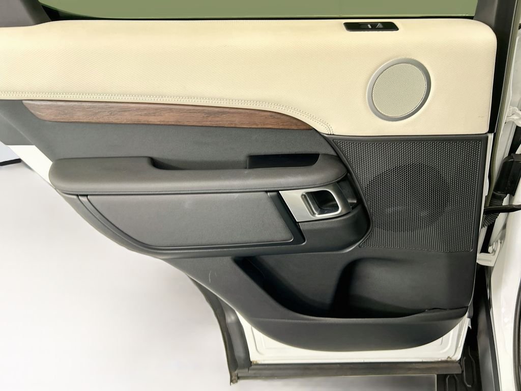 Used 2024 Fuji White Land Rover Dynamic SE image 25