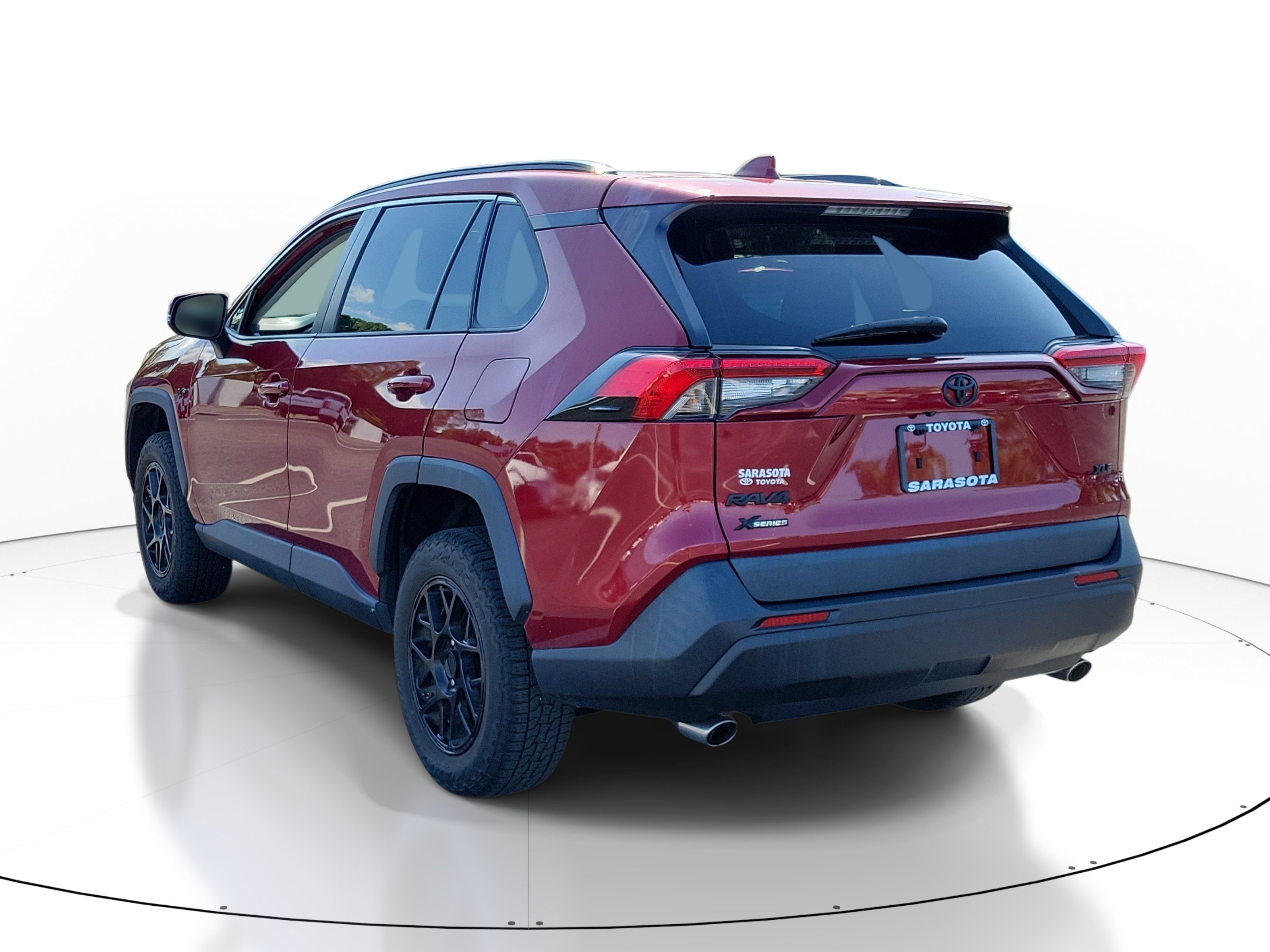 Used 2023 Pearl Toyota XLE image 3