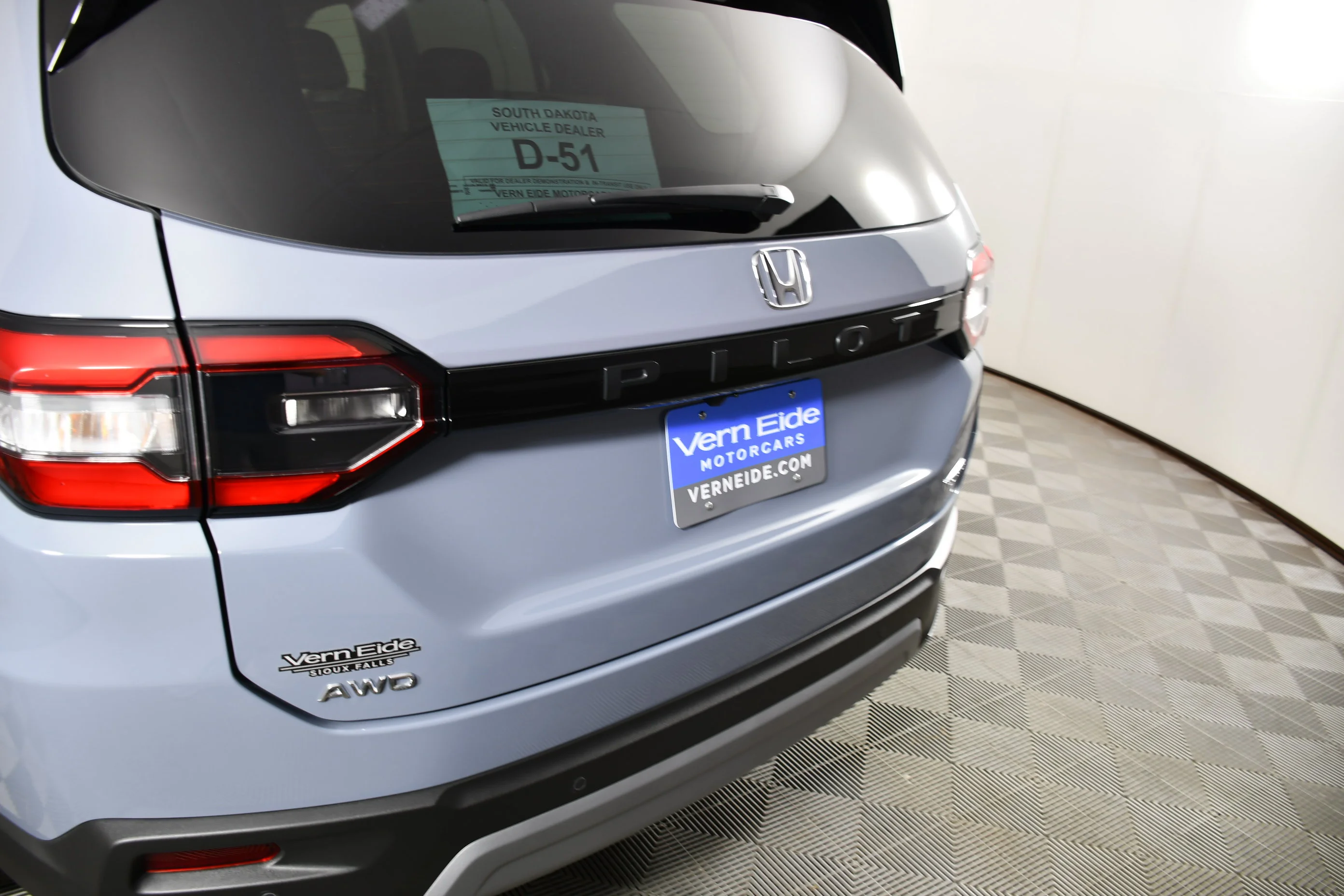 Certified Used 2025 Sonic Gray Pearl Honda Touring image 15