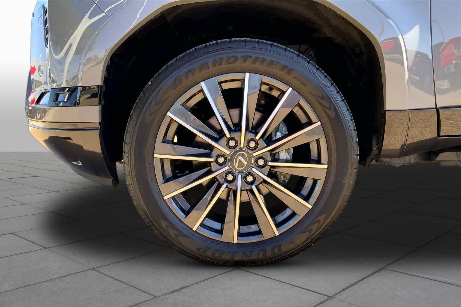 Used 2024 Incognito Lexus Luxury+ image 11