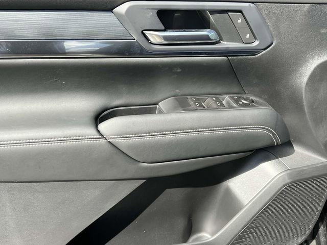 Used 2026 Ebony Twilight Metallic GMC Elevation image 14
