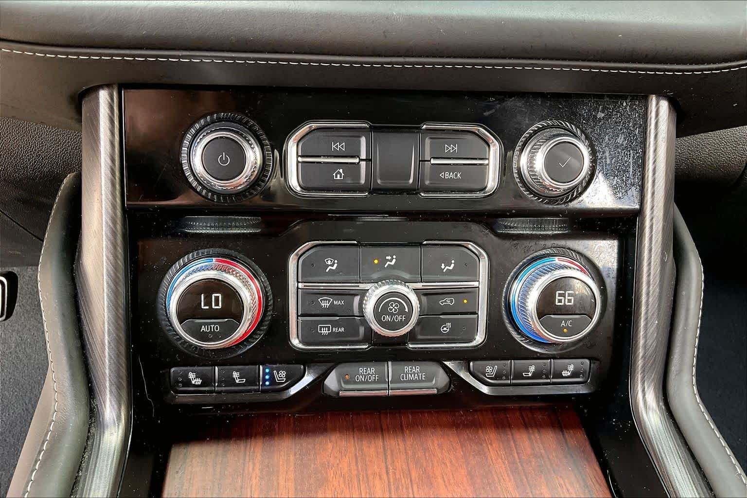 Used 2024 Onyx Black GMC Denali Ultimate image 33