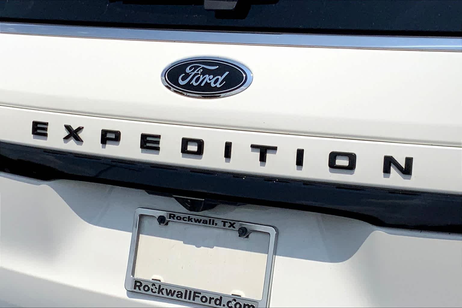 Used 2022 Star White Metallic Tri-Coat Ford Limited image 28