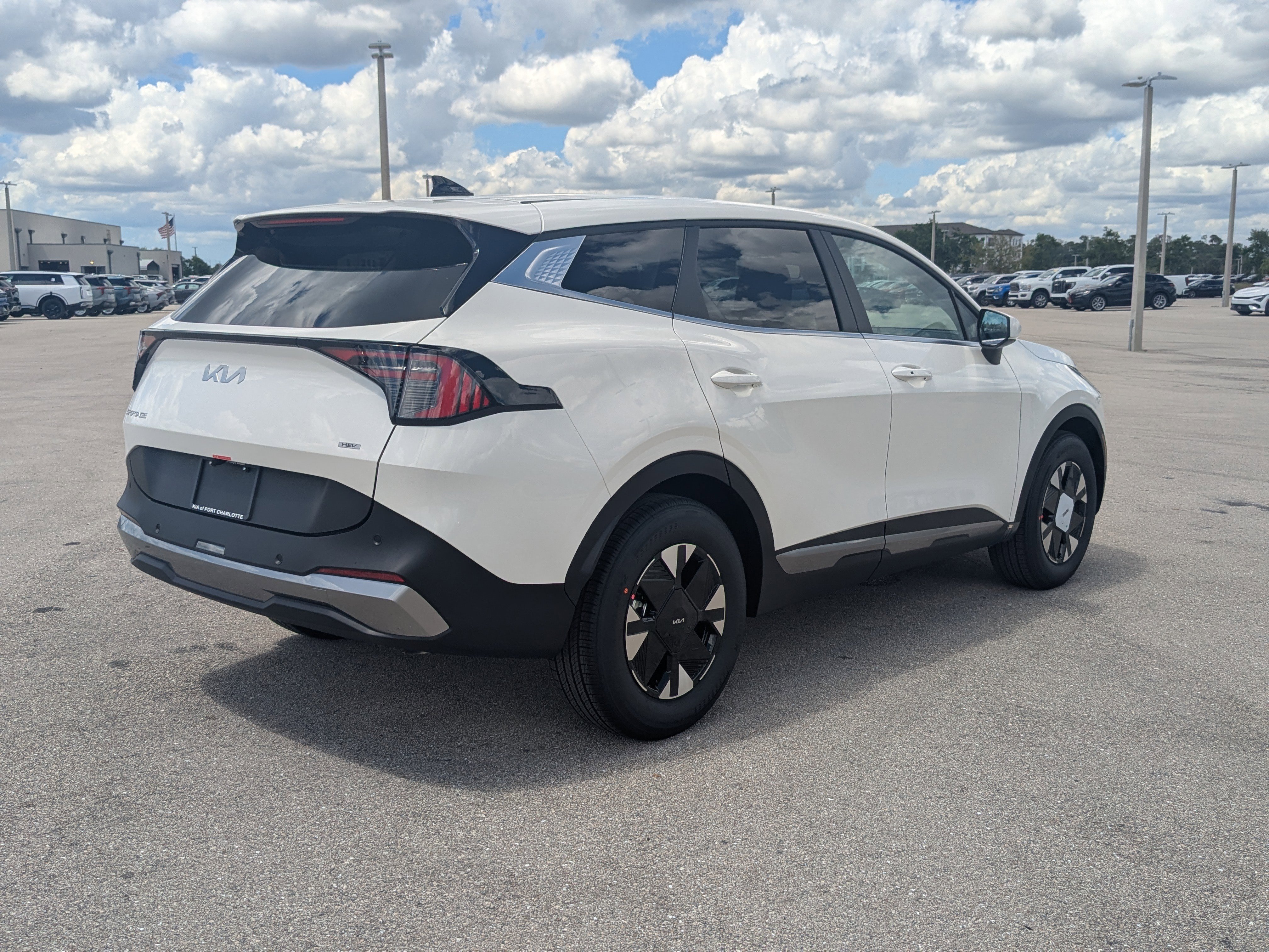 New 2026 Snow White Pearl Kia LX image 5