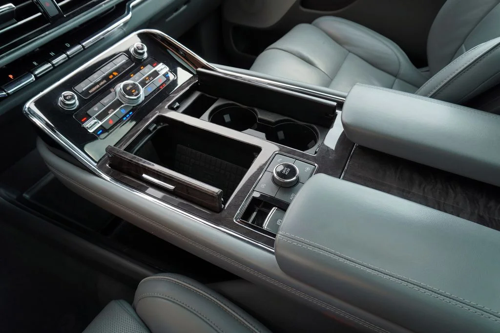 Used 2018 White Lincoln Reserve image 27
