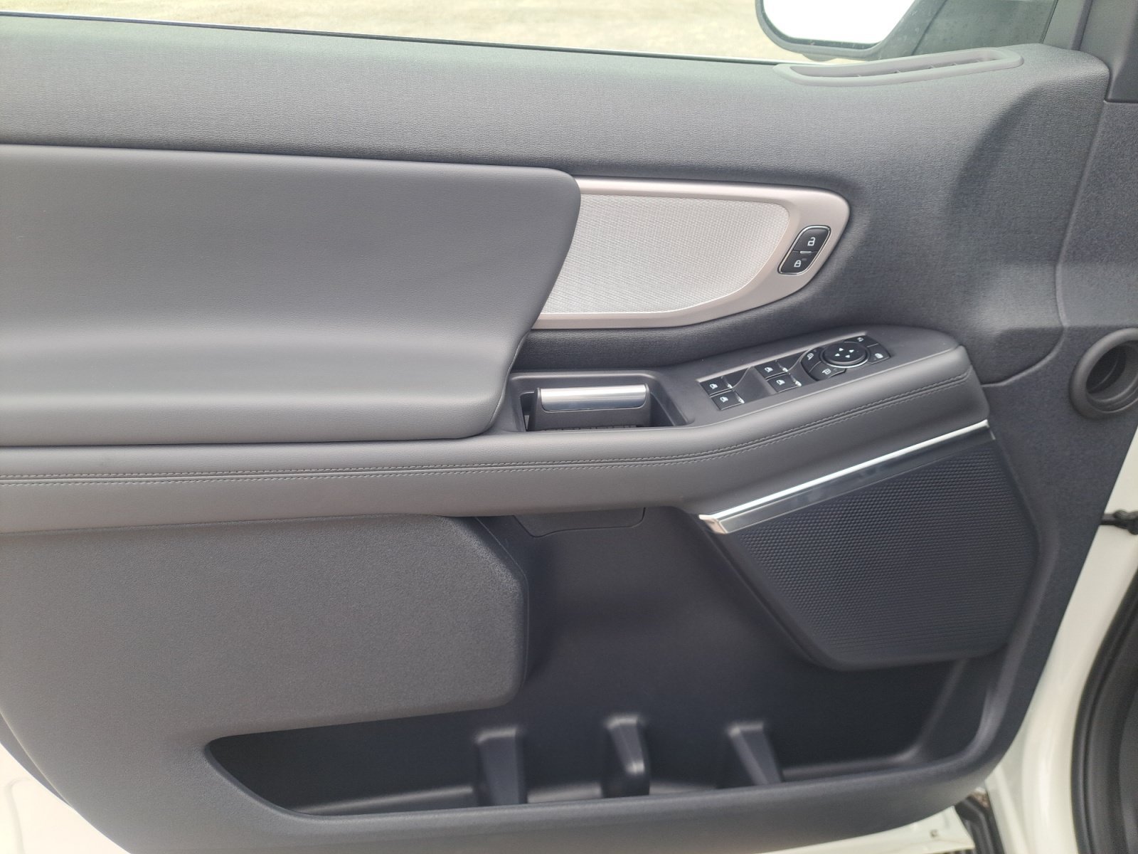 New 2026 Star White Metallic Tri-Coat Ford Active image 30