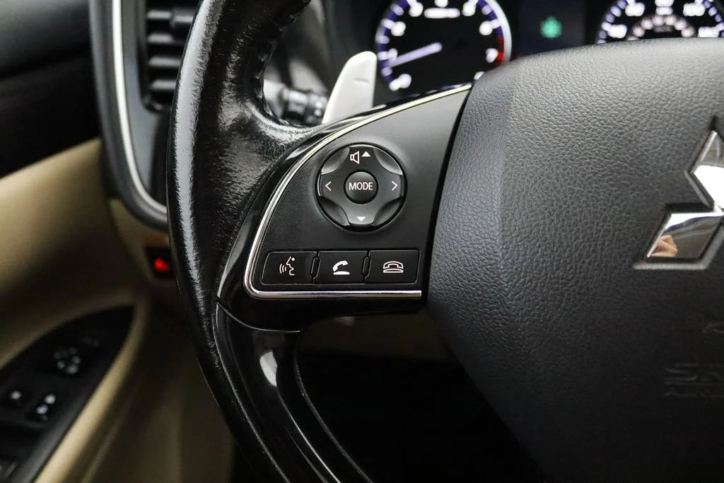 Used 2016 White Mitsubishi GT image 18