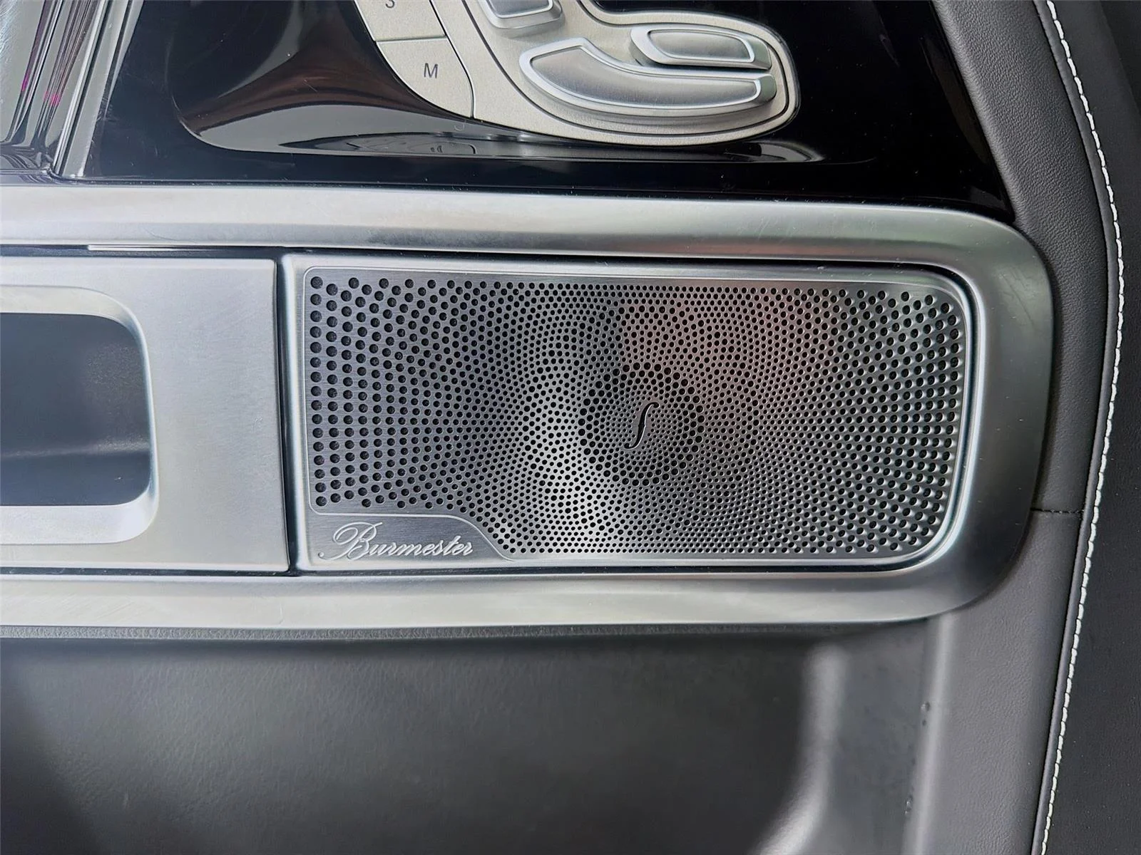 Used 2024 MANUFAKTUR Moonlight White Magno Mercedes-Benz AMG® G 63 image 9
