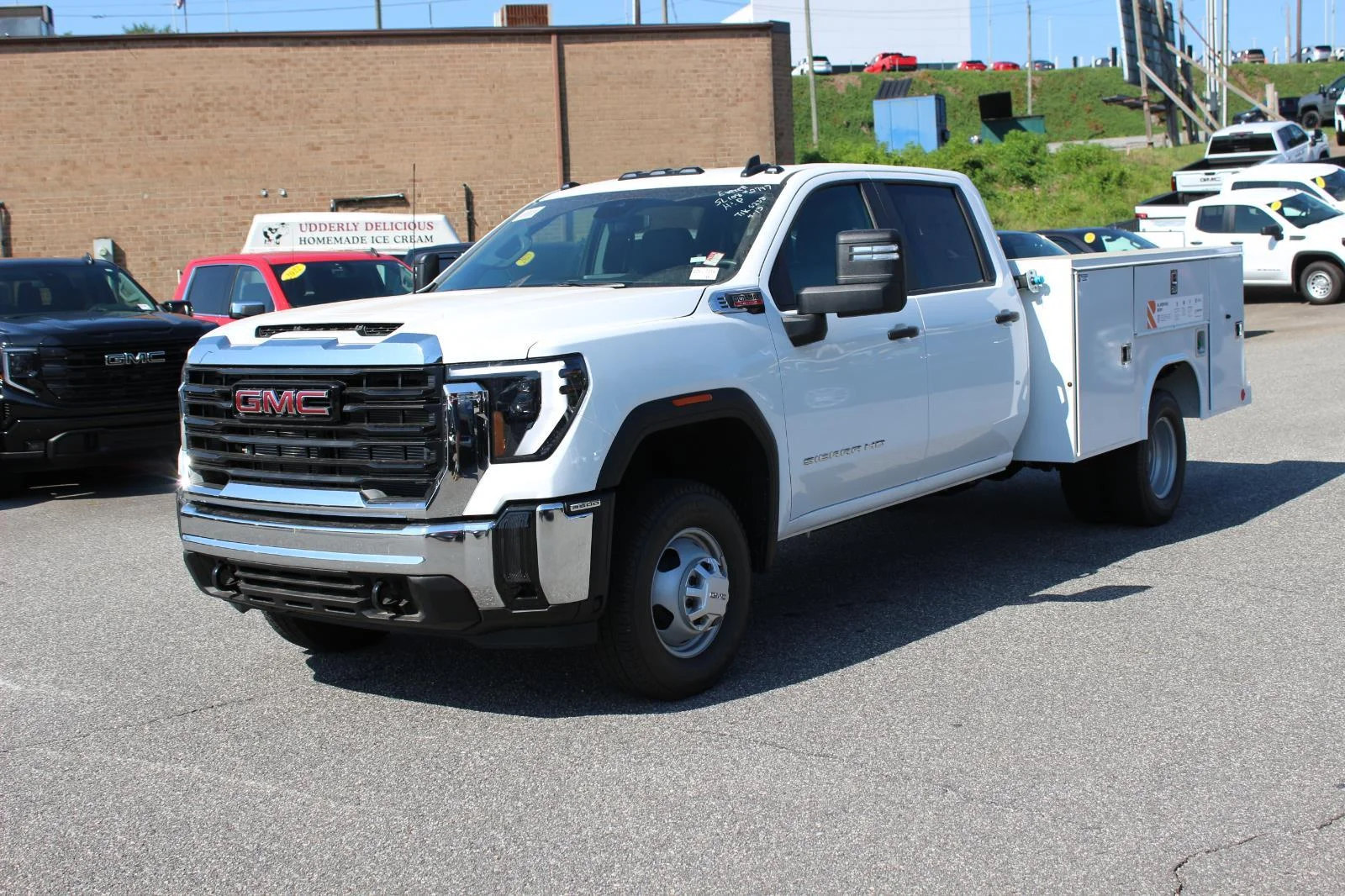 New 2026 Summit White GMC Pro image 3