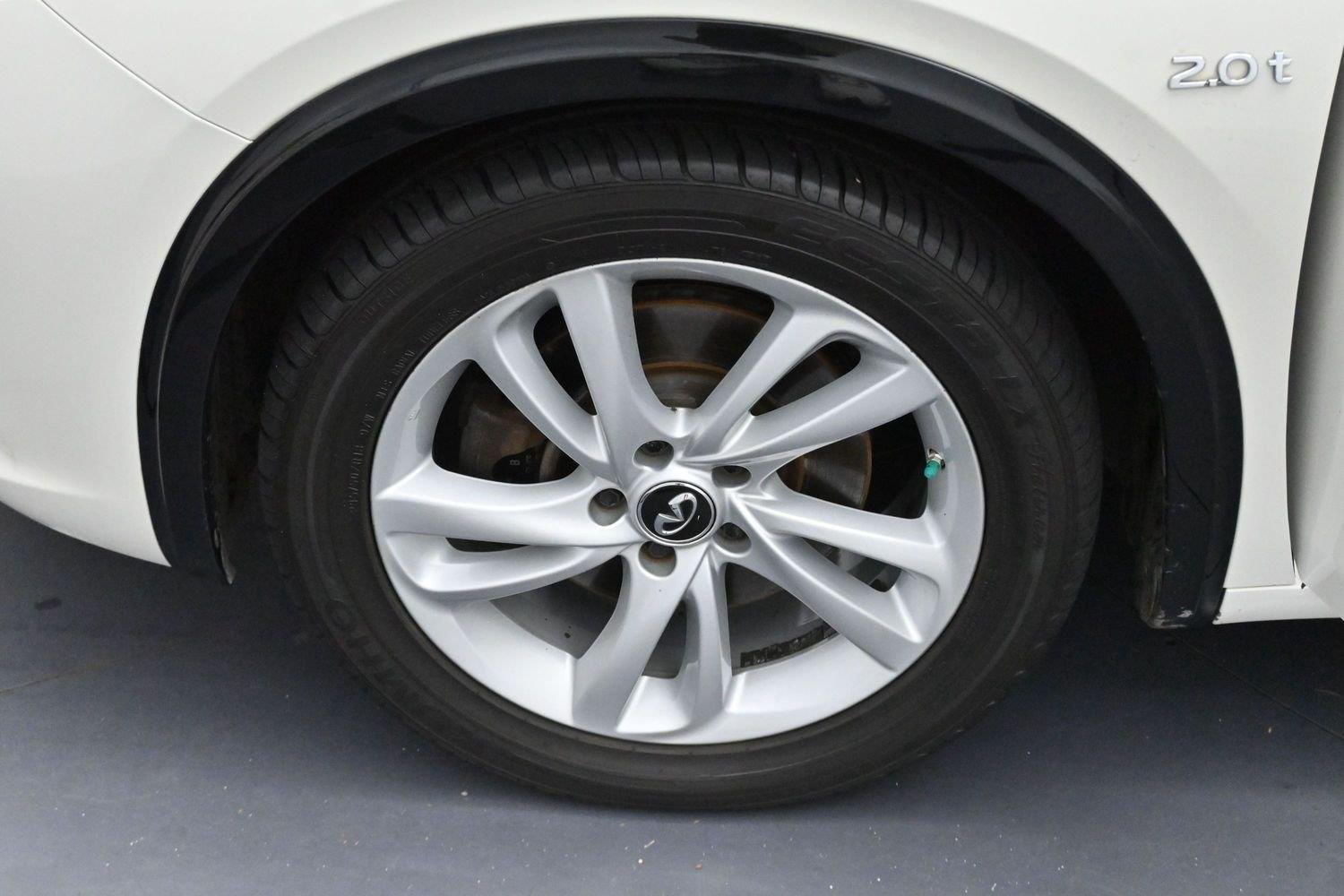 Used 2018 Majestic White INFINITI Base image 29