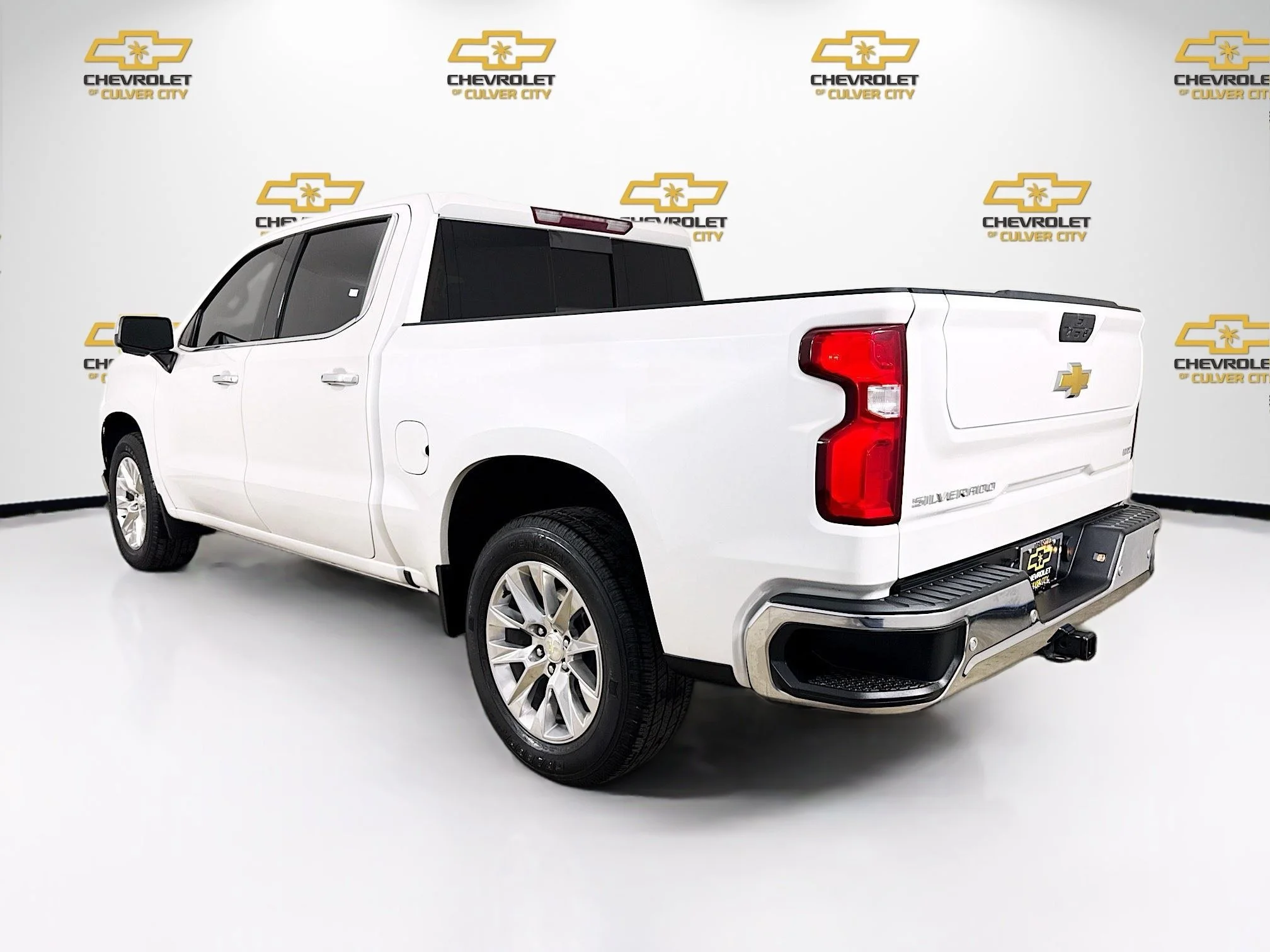 Used 2021 IRIDESCENT PEARL TRICOAT Chevrolet LTZ image 6
