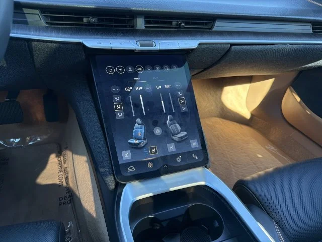 Used 2025 Black Lucid Touring image 29
