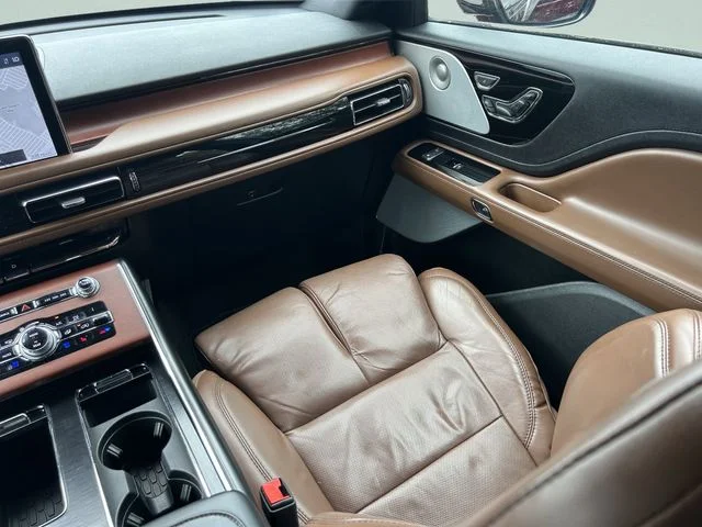 Used 2020 Red Lincoln Reserve image 19